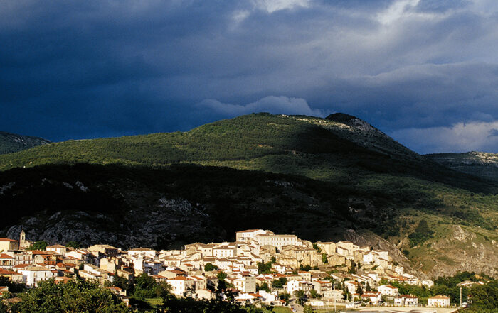 foto dall'alto del paese castelvecchio subequo